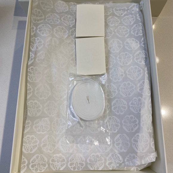 Alexander McQueen Oversized studded sneakers - Picture 7 of 8